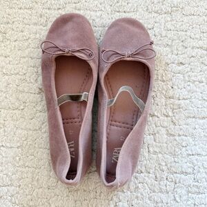 Zara Girls pink mauve suede ballet shoes size 32 (youth size 1)
